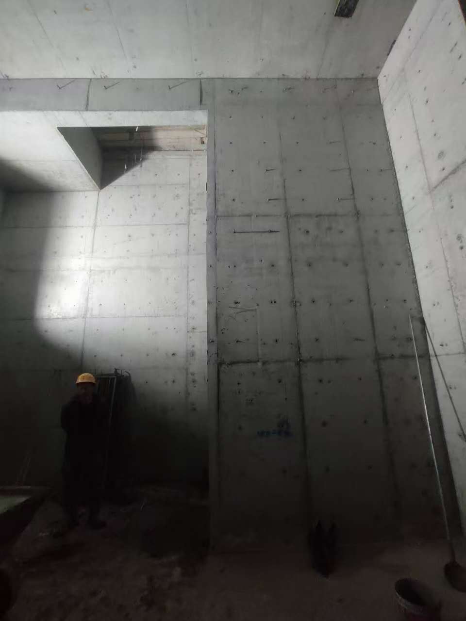 武穴墙上开槽钢筋断了有影响吗